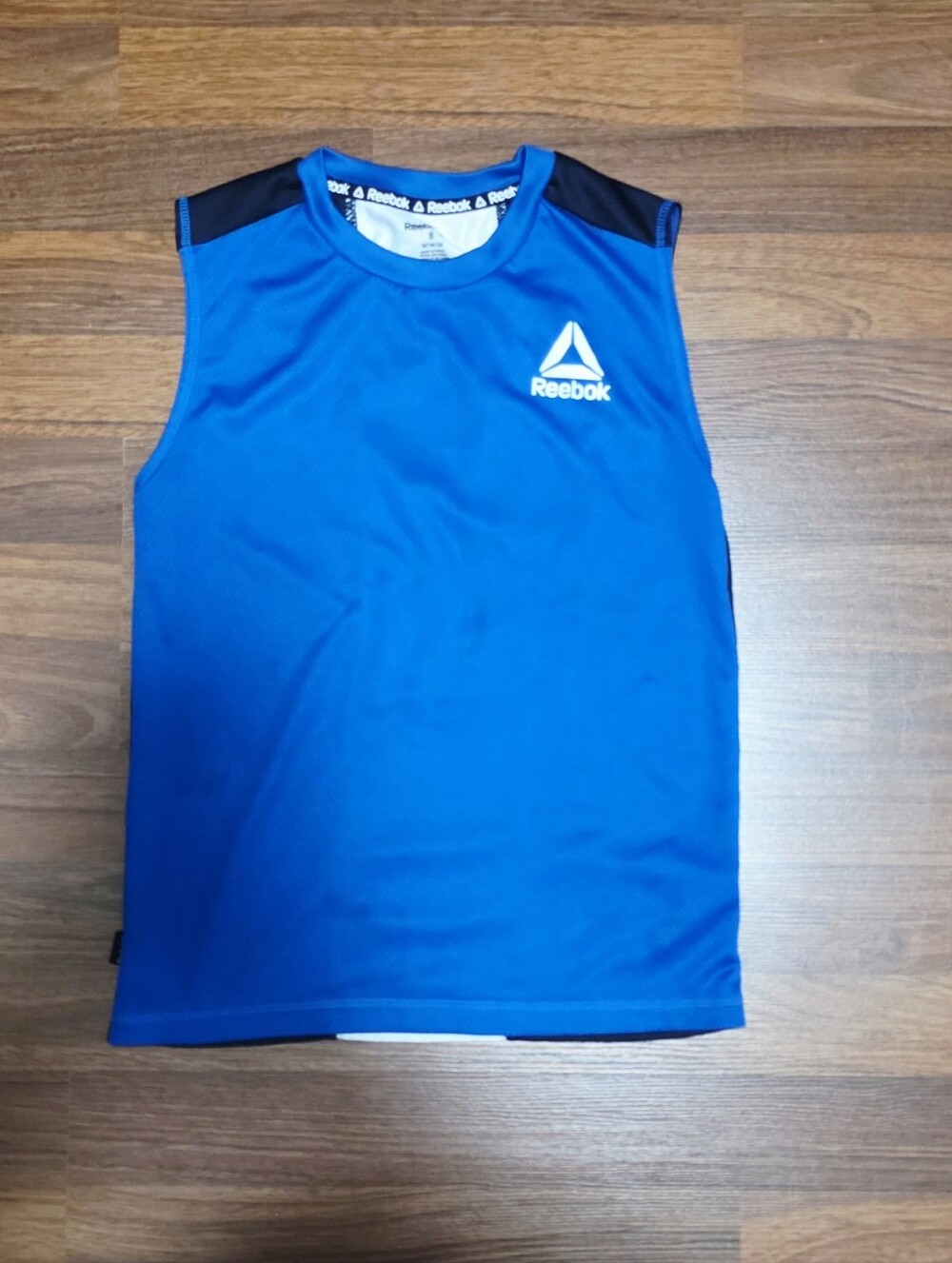 Reebok- YOUTH Shirt  - Size YOUTH M (8)